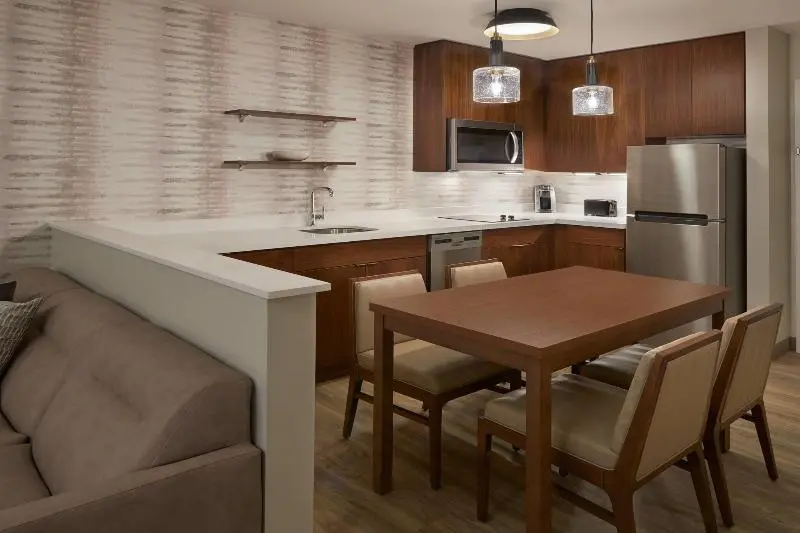 キングサイズベッドのスイートルーム, Residence Inn By Marriott Toronto Mississauga Southwest