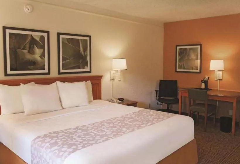 身障者適用キングサイズベッドルーム, Baymont By Wyndham Houston La Porte
