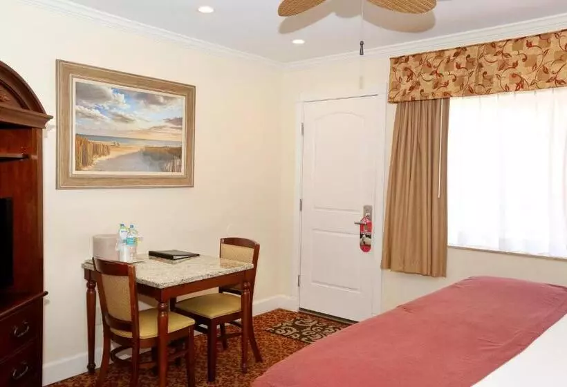 キングサイズベッドのスタンダードルーム, La Fiesta Ocean Inn & Suites