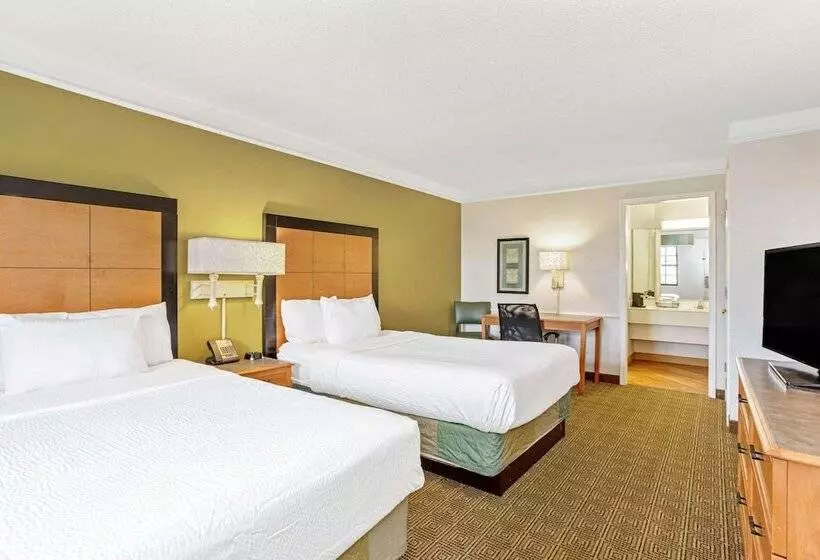 ２ダブルベッドのスタンダードルーム, La Quinta Inn By Wyndham Orlando Airport West