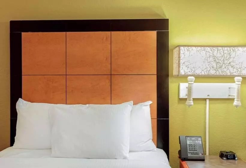 ２ダブルベッドのスタンダードルーム, La Quinta Inn By Wyndham Orlando Airport West