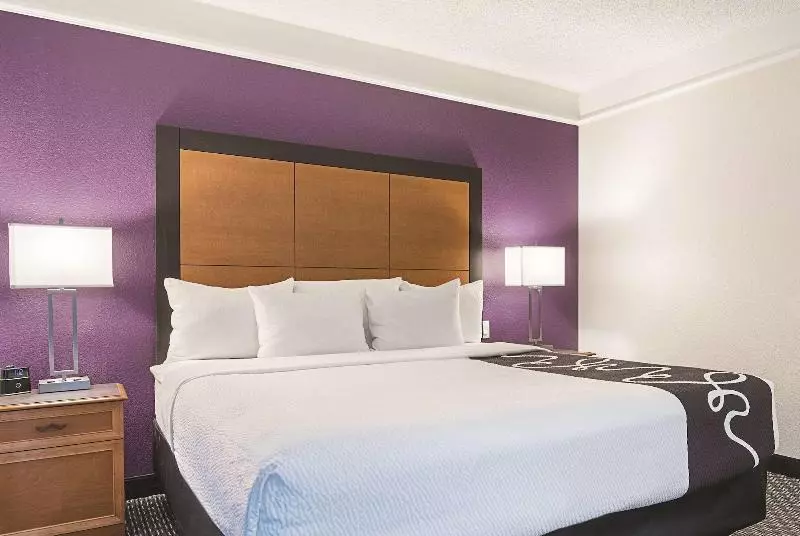 سوئیت با تخت بزرگ, La Quinta Inn & Suites By Wyndham Ontario Airport