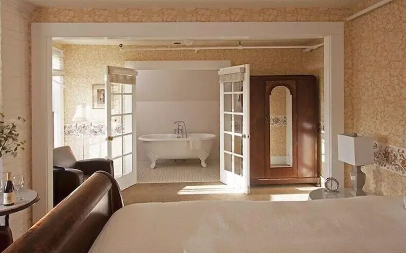 اتاق لوکس, Maccallum House Inn