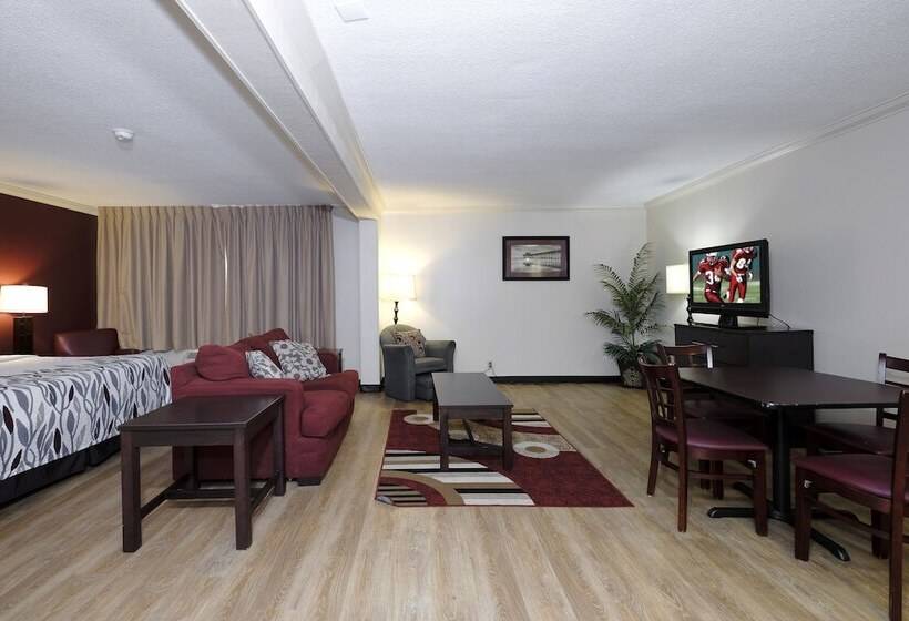 Люкс с гидромассажем, Red Roof Inn & Suites Jacksonville, Nc