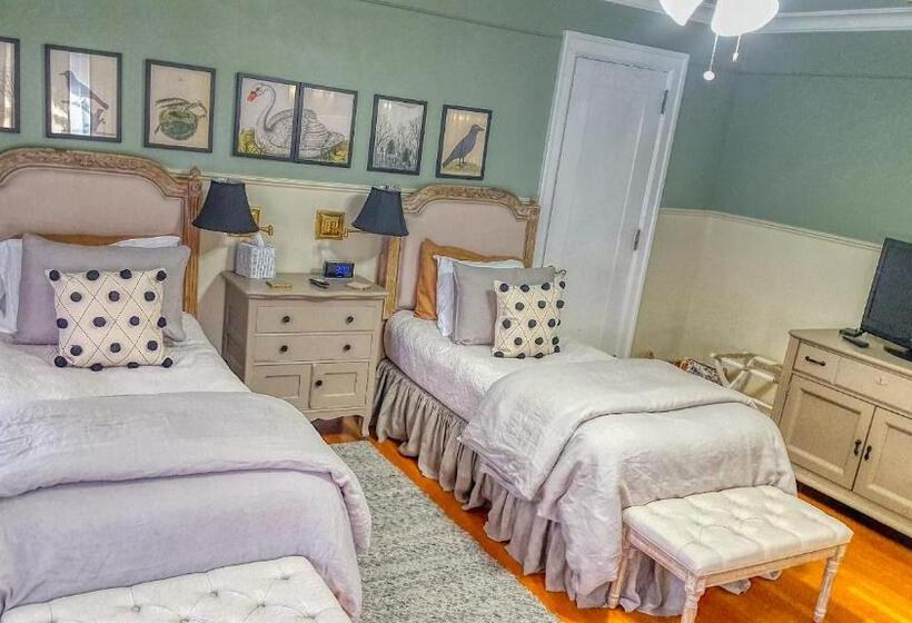 高级大房间, Lilac Inn