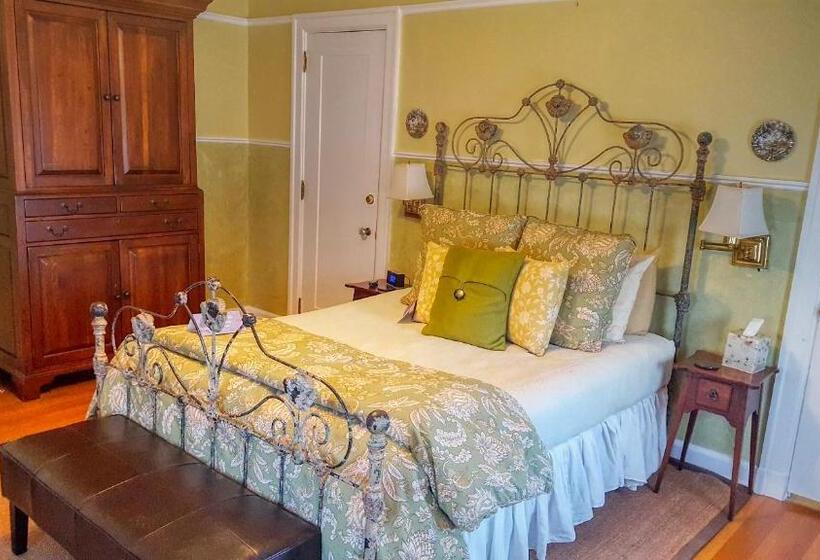 标准间, Lilac Inn