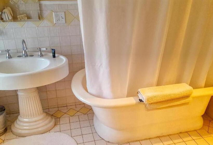 标准间, Lilac Inn