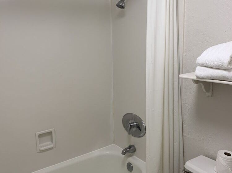 带2个双人床的标准工作室, Travelodge By Wyndham Tuscaloosa