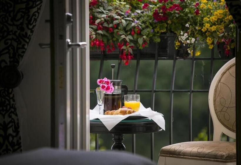 Deluxe room with river view, Keenans Boutique