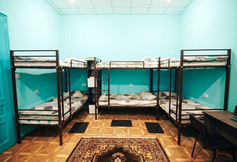 تختخواب در اتاق مشترک, Hostel “lime”