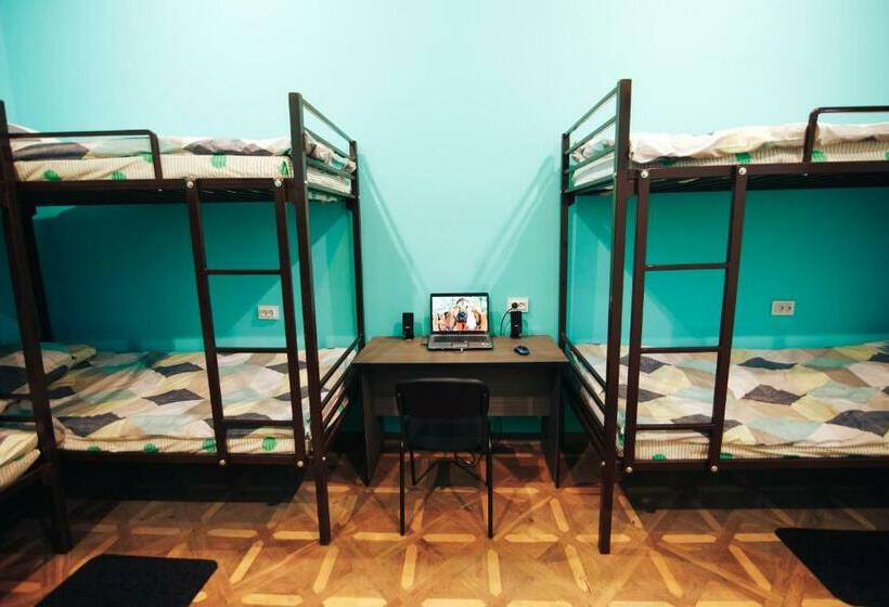 تختخواب در اتاق مشترک, Hostel “lime”