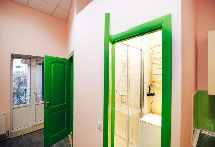 تختخواب در اتاق مشترک, Hostel “lime”