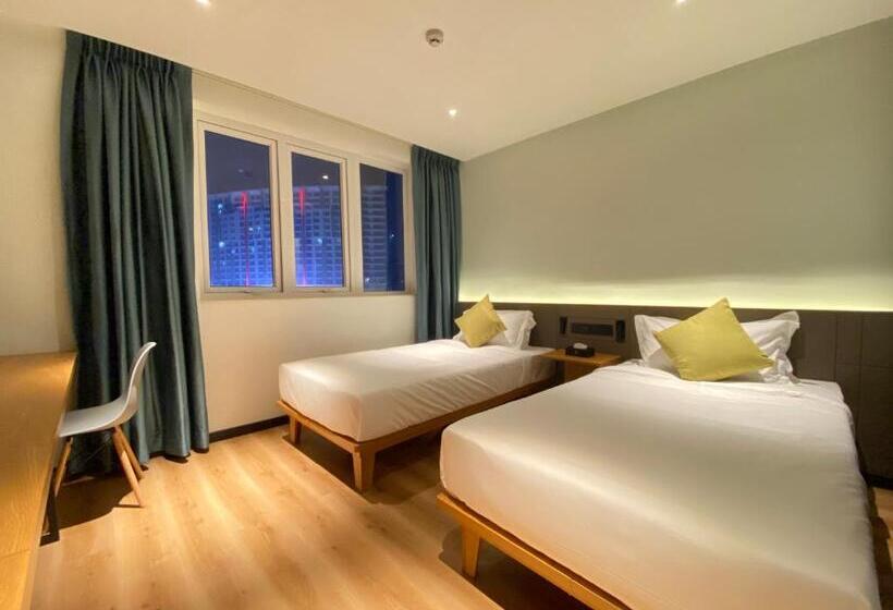 デラックスルーム, Yunfan