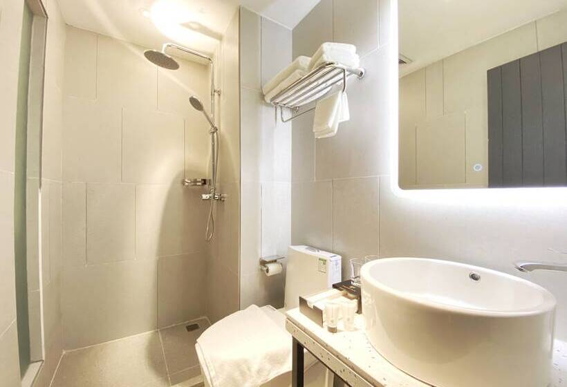 デラックスルーム, Yunfan