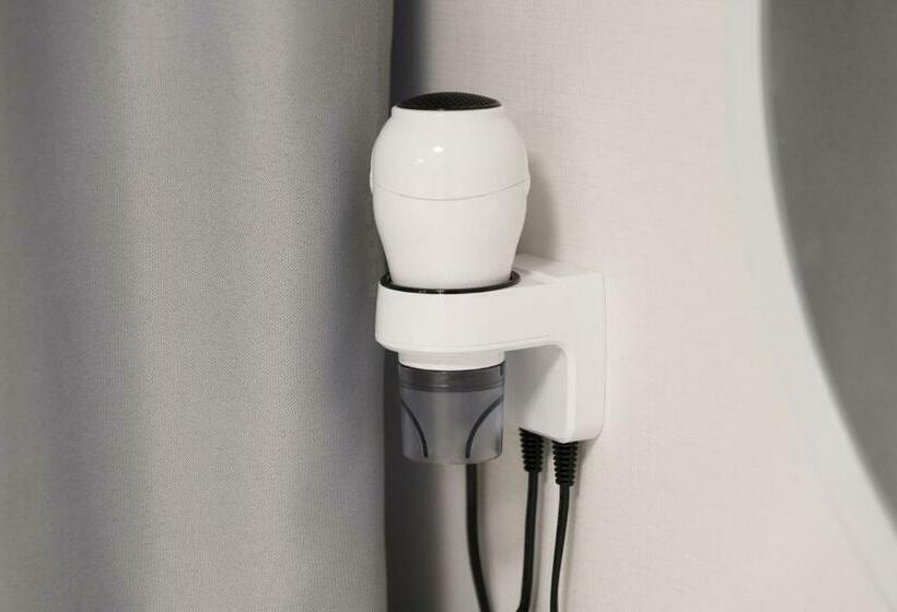 스탠다드 룸, La Famille