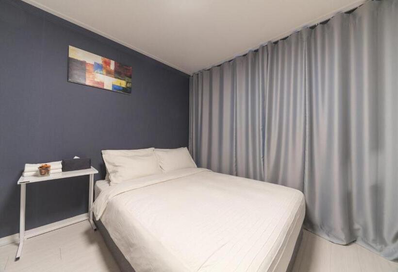 스탠다드 룸, La Famille