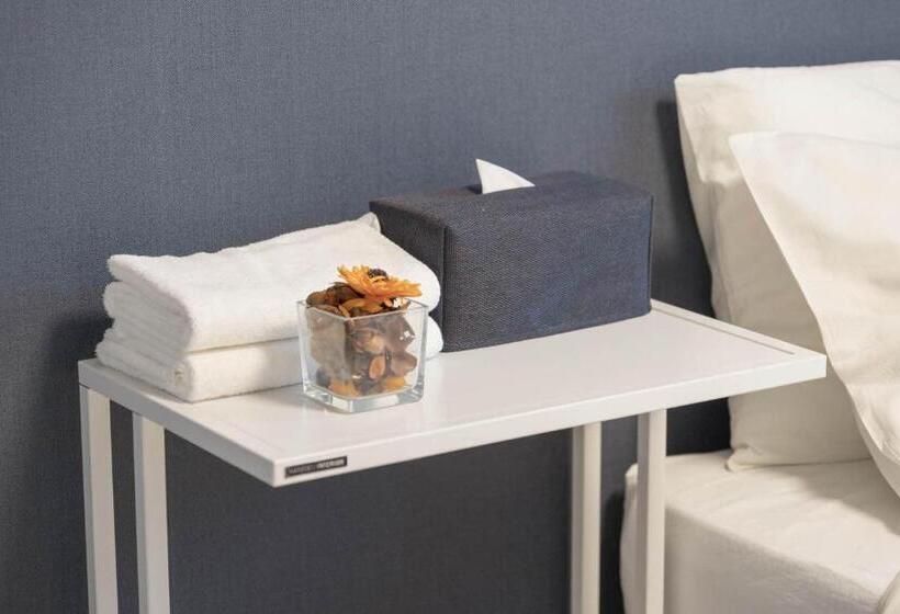 스탠다드 룸, La Famille