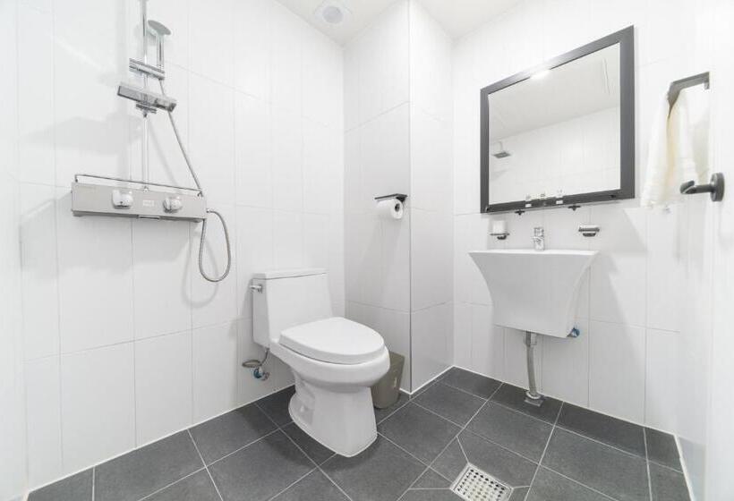 패밀리 룸, La Famille