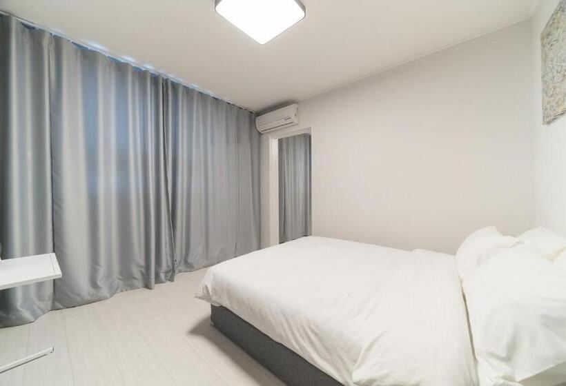 패밀리 룸, La Famille