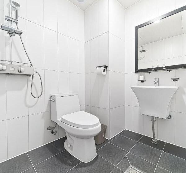 스탠다드 룸, La Famille