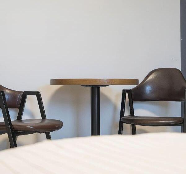 스탠다드 룸, La Famille