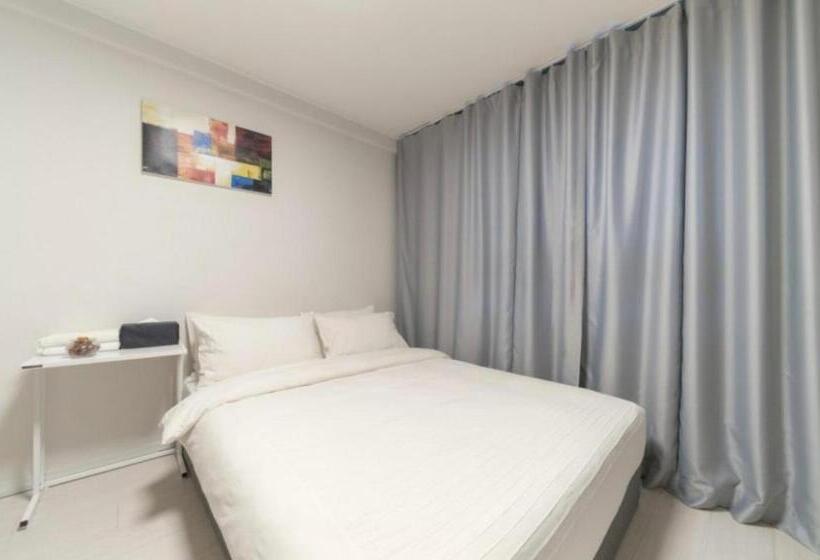 스탠다드 룸, La Famille