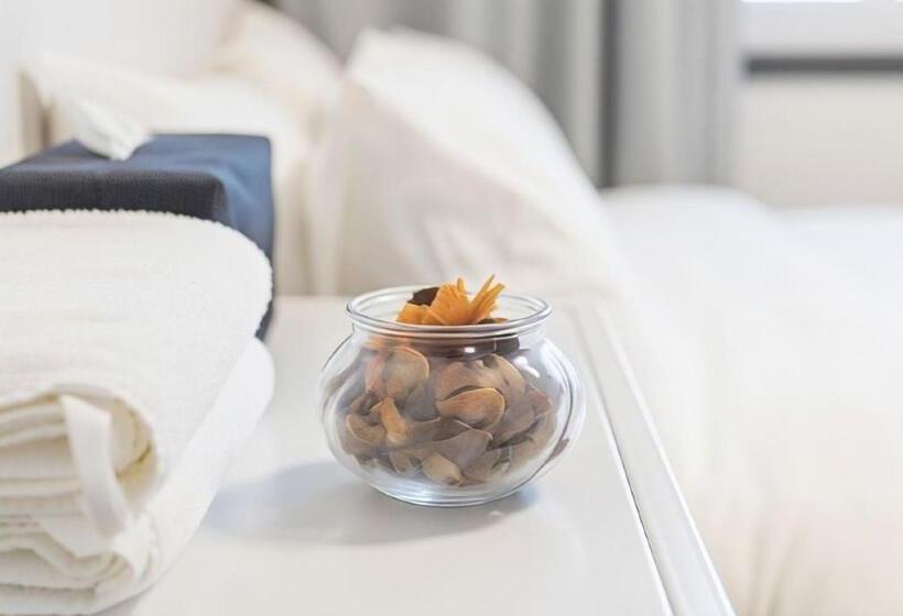 침실 2개 스위트, La Famille