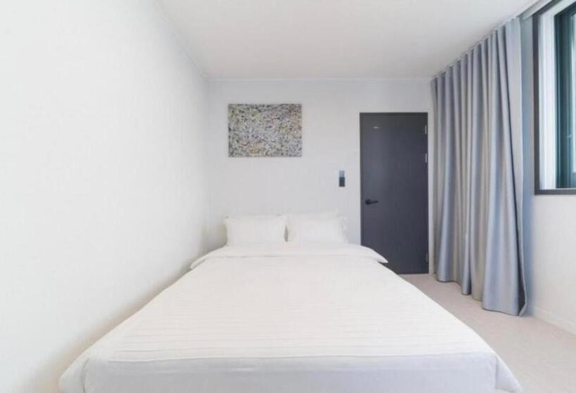 침실 2개 스위트, La Famille