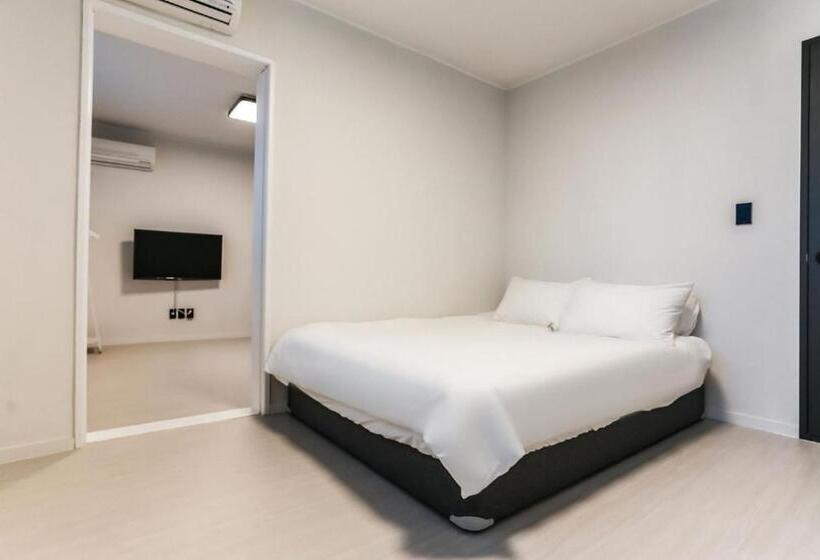 침실 2개 스위트, La Famille