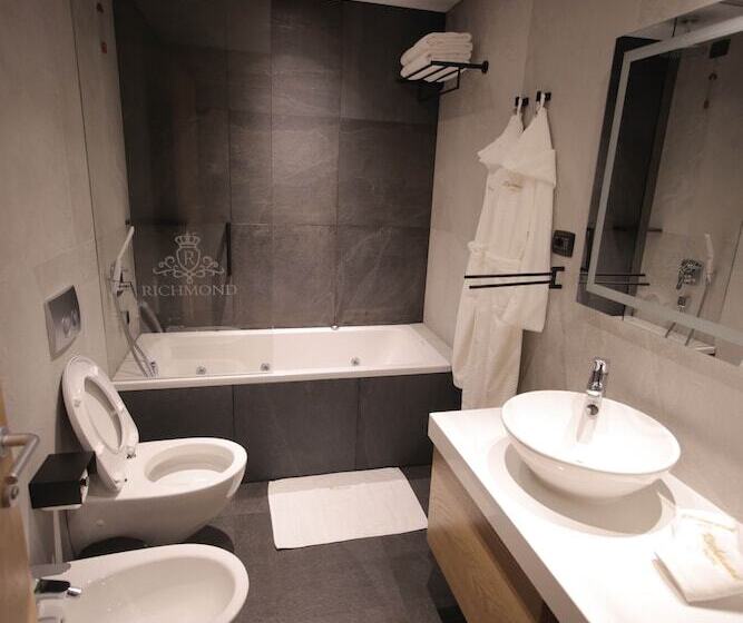 סוויטה משפחתית, Richmond