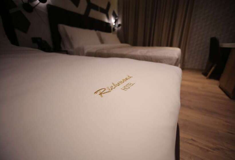 סוויטה משפחתית, Richmond