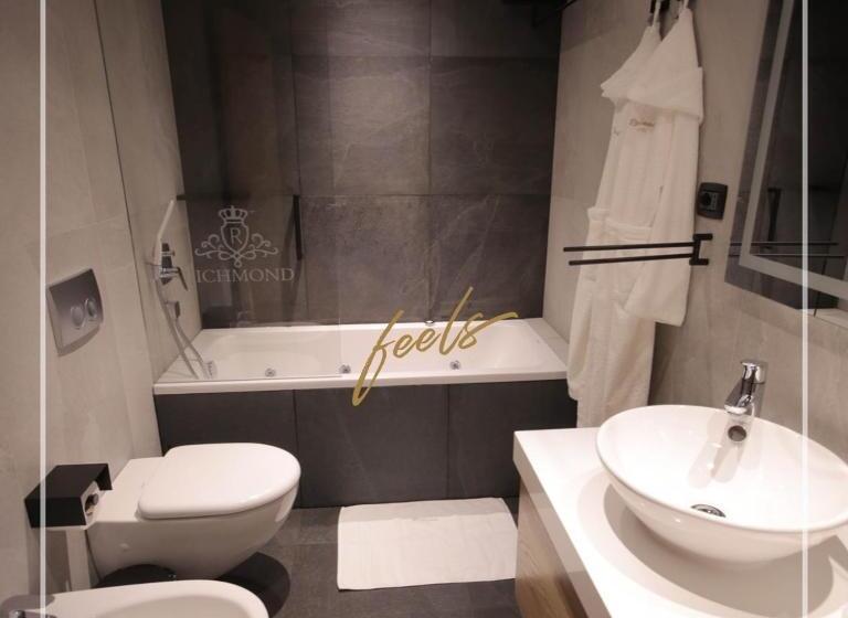 סוויטה משפחתית, Richmond