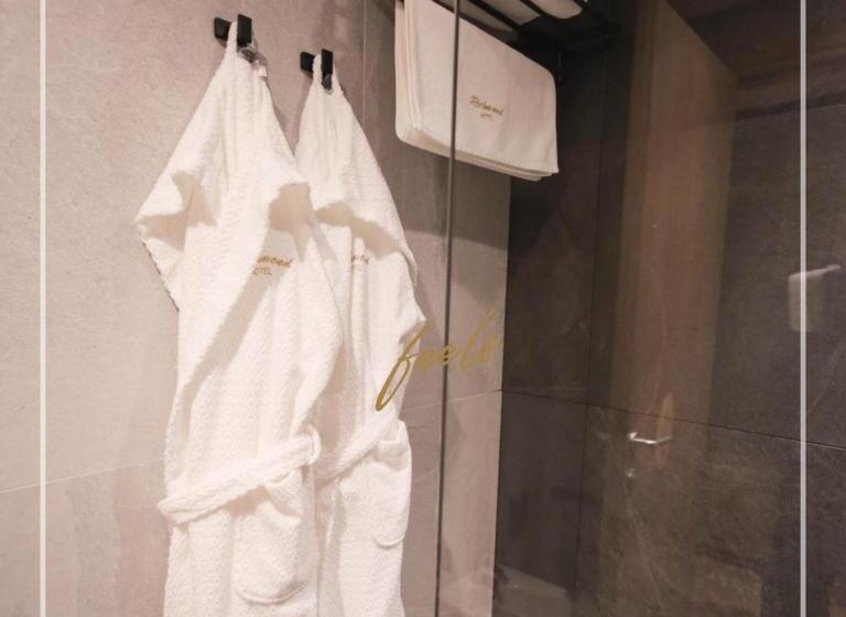 סוויטה משפחתית, Richmond