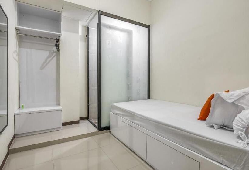 Номер Economy Индивидуальный, Koolkost Syariah Near Kaza Mall Surabaya
