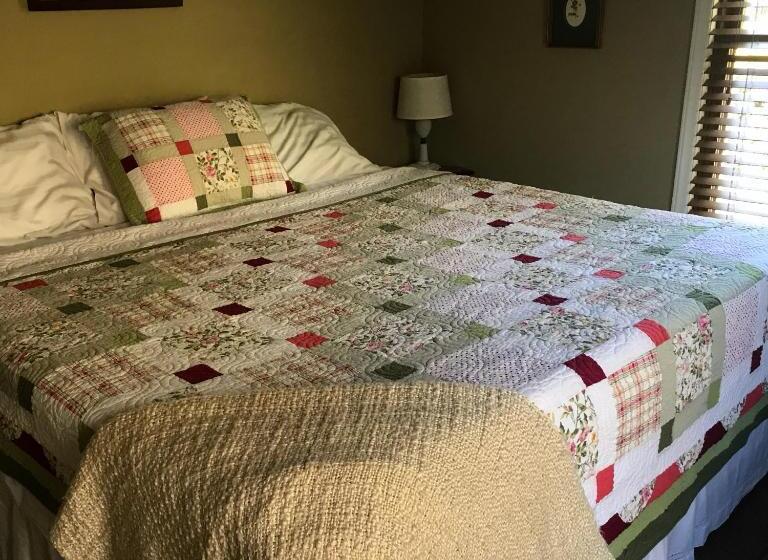 غرفة قياسية سرير كينج, Laughing Heart Lodge