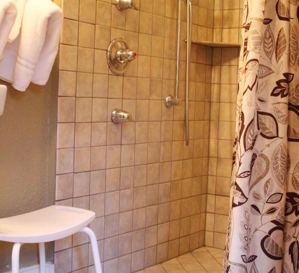 غرفة قياسية لذوى الاحتياجات الخاصة, Laughing Heart Lodge