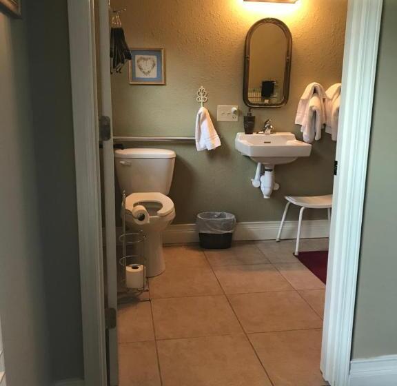 غرفة قياسية لذوى الاحتياجات الخاصة, Laughing Heart Lodge