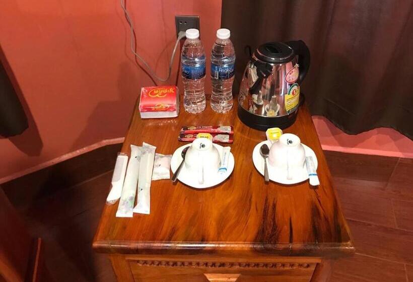 غرفه قياسيه سريرين مزدوجين, Gibbon Lodge