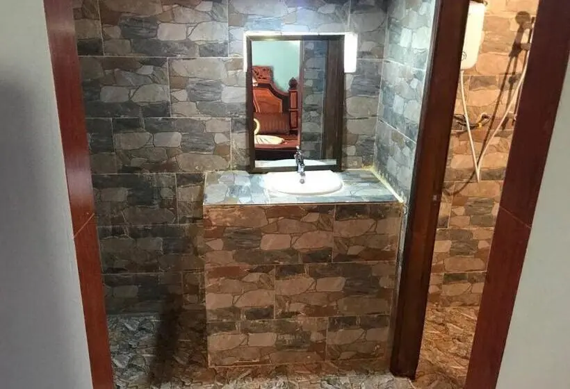 スタンダードトリプルルーム, Gibbon Lodge