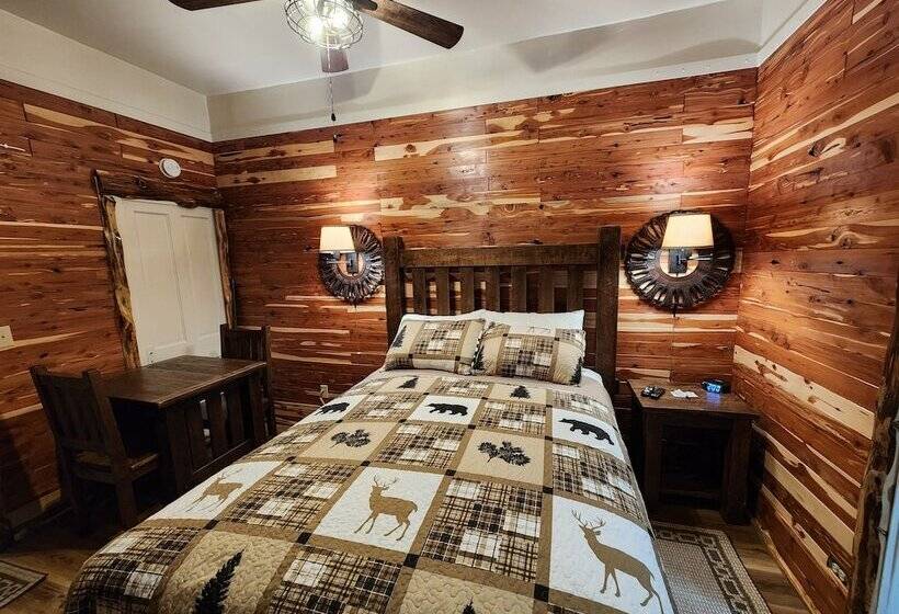 اتاق لوکس, Log Cabin Inn