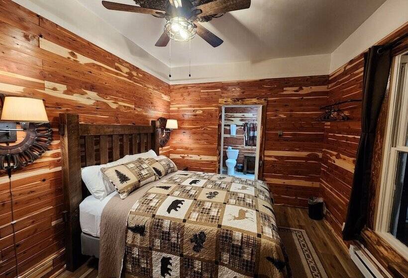 اتاق لوکس, Log Cabin Inn