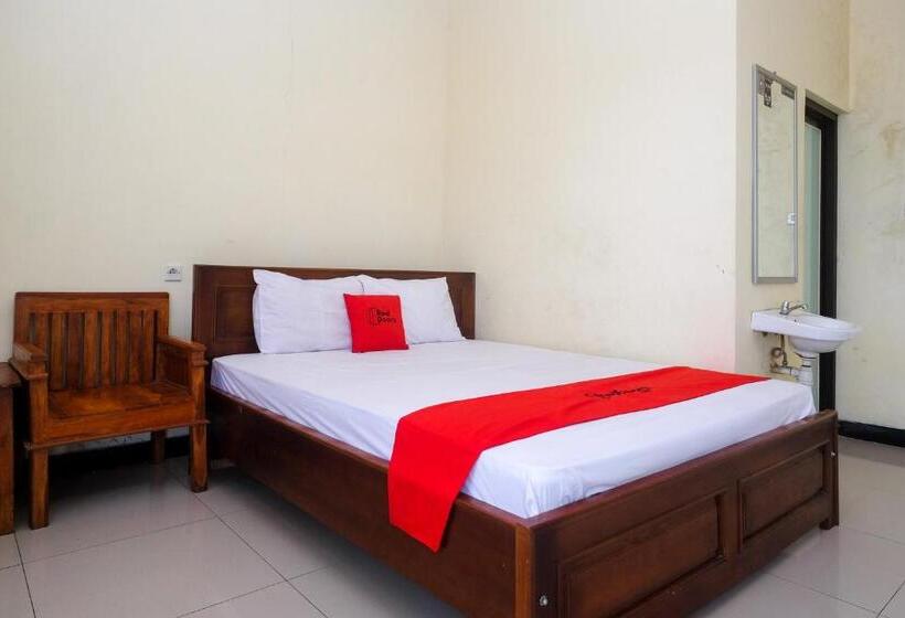 Delüks Oda, Reddoorz Near Candi Sukuh Karanganyar