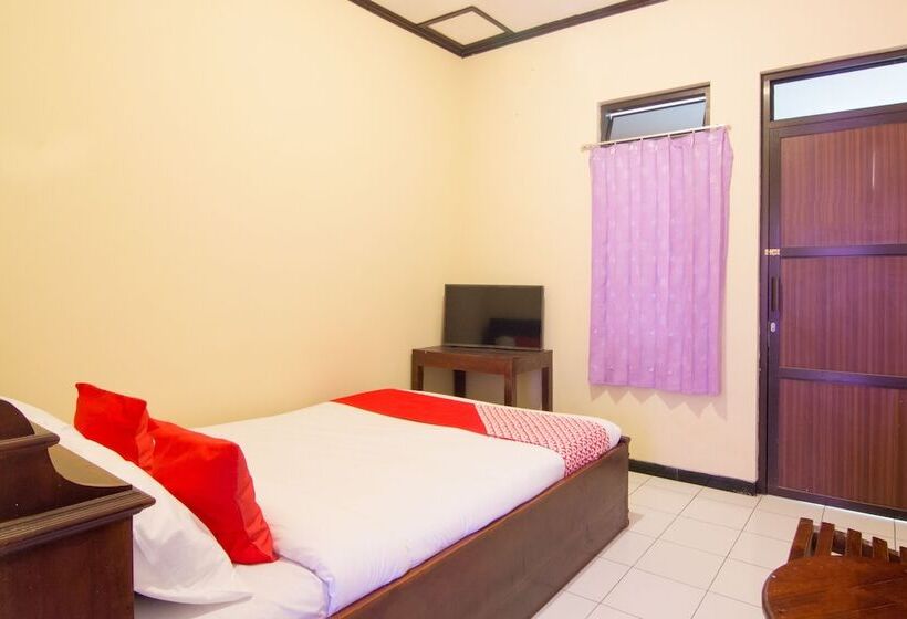 Standart Oda, Reddoorz Near Candi Sukuh Karanganyar