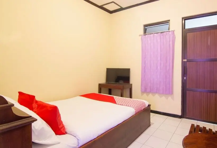 スタンダードルーム, Reddoorz Near Candi Sukuh Karanganyar