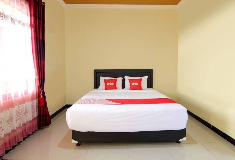 Delüks Oda, Reddoorz Near Candi Sukuh Karanganyar