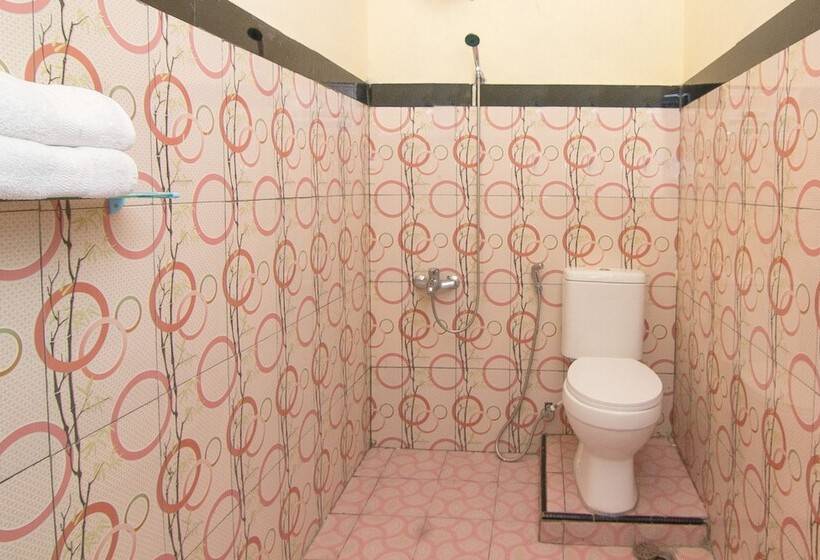 Delüks Oda, Reddoorz Near Candi Sukuh Karanganyar