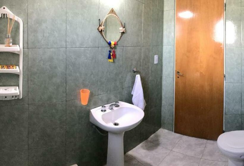 اتاق خانوادگی, Hosteria Dharma