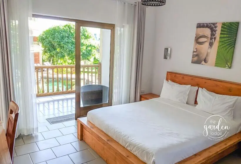 اتاق استاندارد با چشم‌انداز استخر, The Garden Lodge Pereybere   Piscine & Jardin
