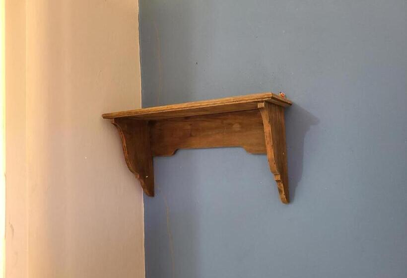 Quarto Estandar Individual, Sophie House