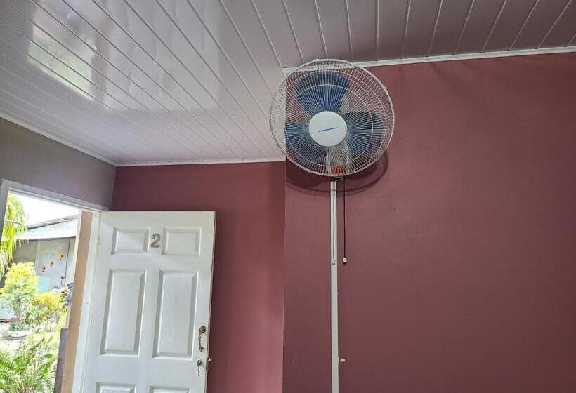 Quarto Triplo Estandar, Sophie House